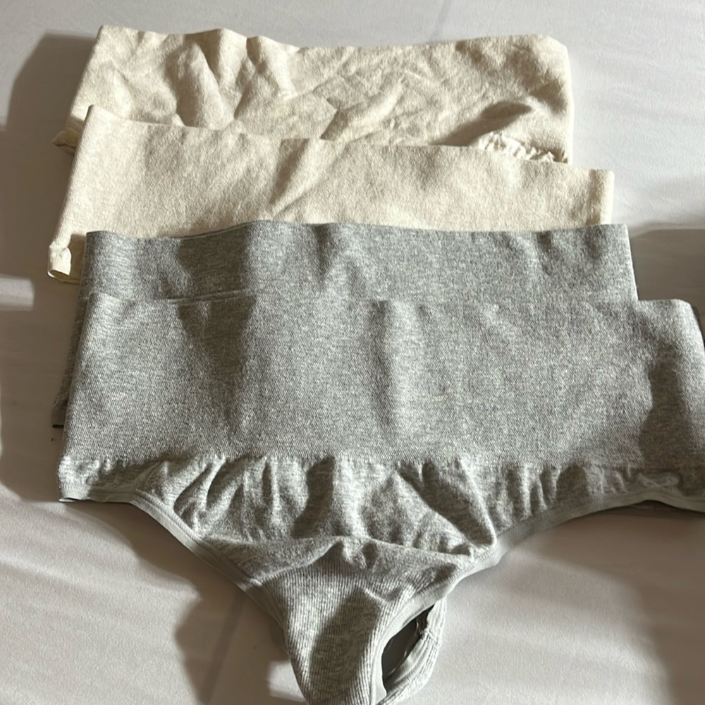 Yummie Tummy size large -X large 5 pairs control top thongs